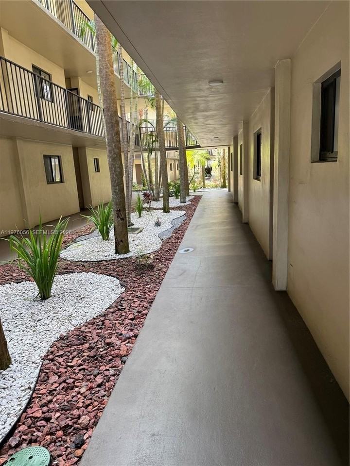 5130 Las Verdes Cir #123 - Photo 2 of 17