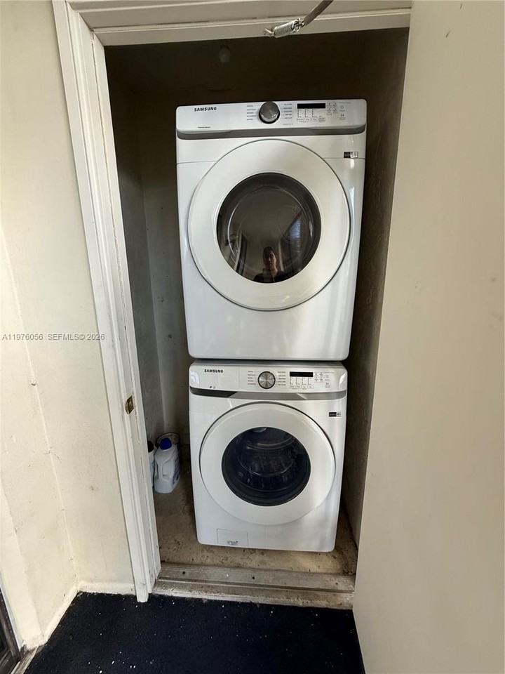 5130 Las Verdes Cir #123 - Photo 5 of 17