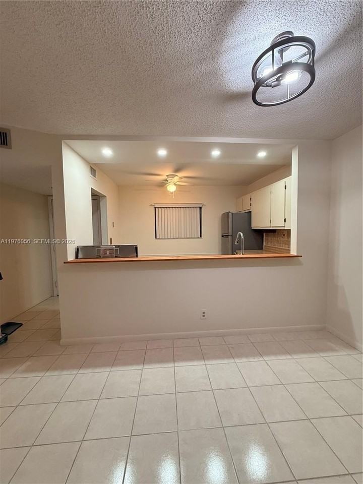 5130 Las Verdes Cir #123 - Photo 6 of 17