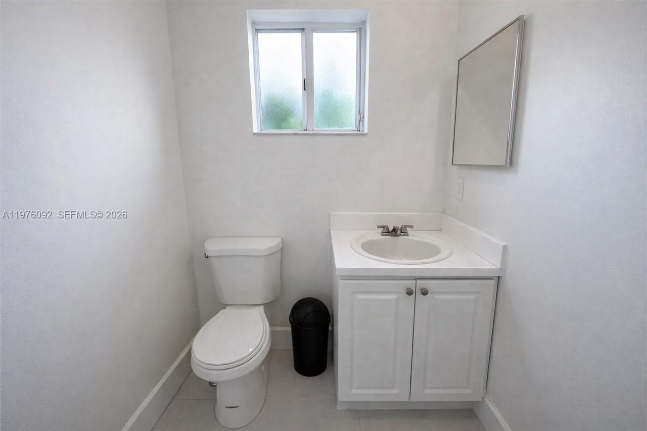 841 Sw 6th St - Photo 4 of 5