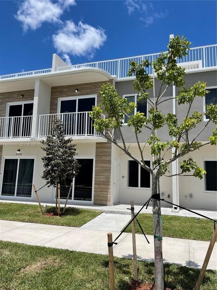 25806 Sw 144th Ct #25806 - Photo 3 of 18