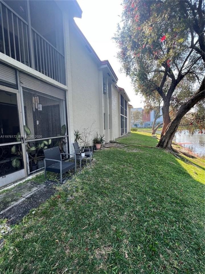 5533 Courtyard Dr #5533 - Photo 3 of 24