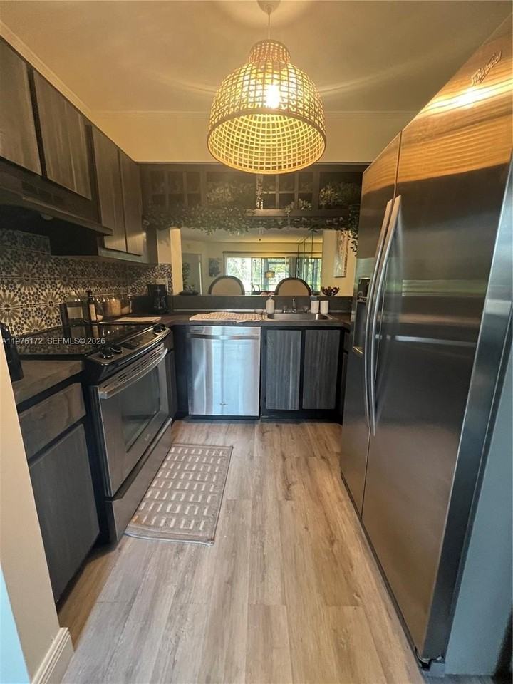 5533 Courtyard Dr #5533 - Photo 5 of 24