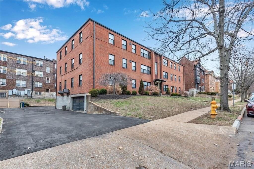 7553 Buckingham Dr - Photo 2 of 17