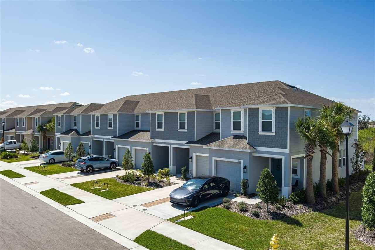 6011 Whetstone Ct - Photo 2 of 33