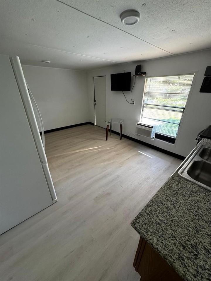 15482 Mapletree Dr - Photo 2 of 7