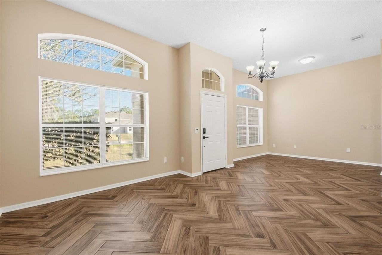 4 Red Oak Pl - Photo 3 of 38