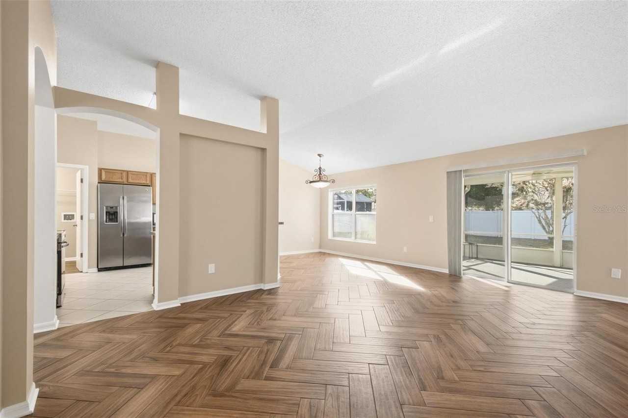 4 Red Oak Pl - Photo 7 of 38