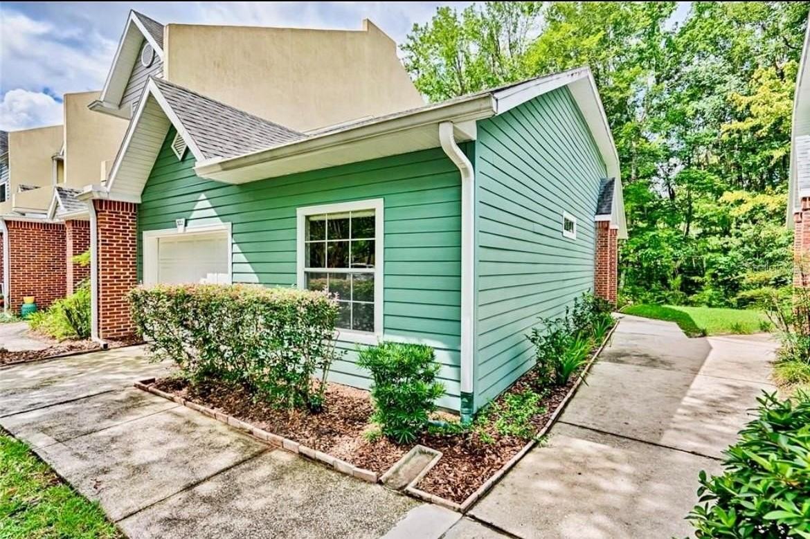 322 Nw 50th Blvd - Photo 2 of 19