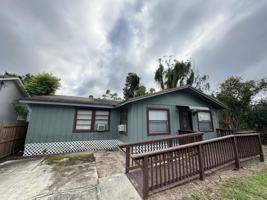 featured image of 140 E 12th St