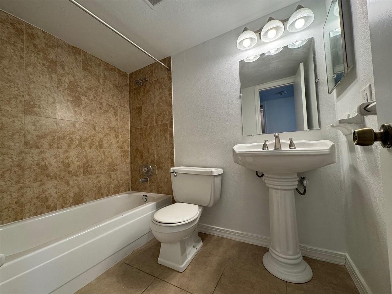 1000 W Par St #12 - Photo 4 of 6