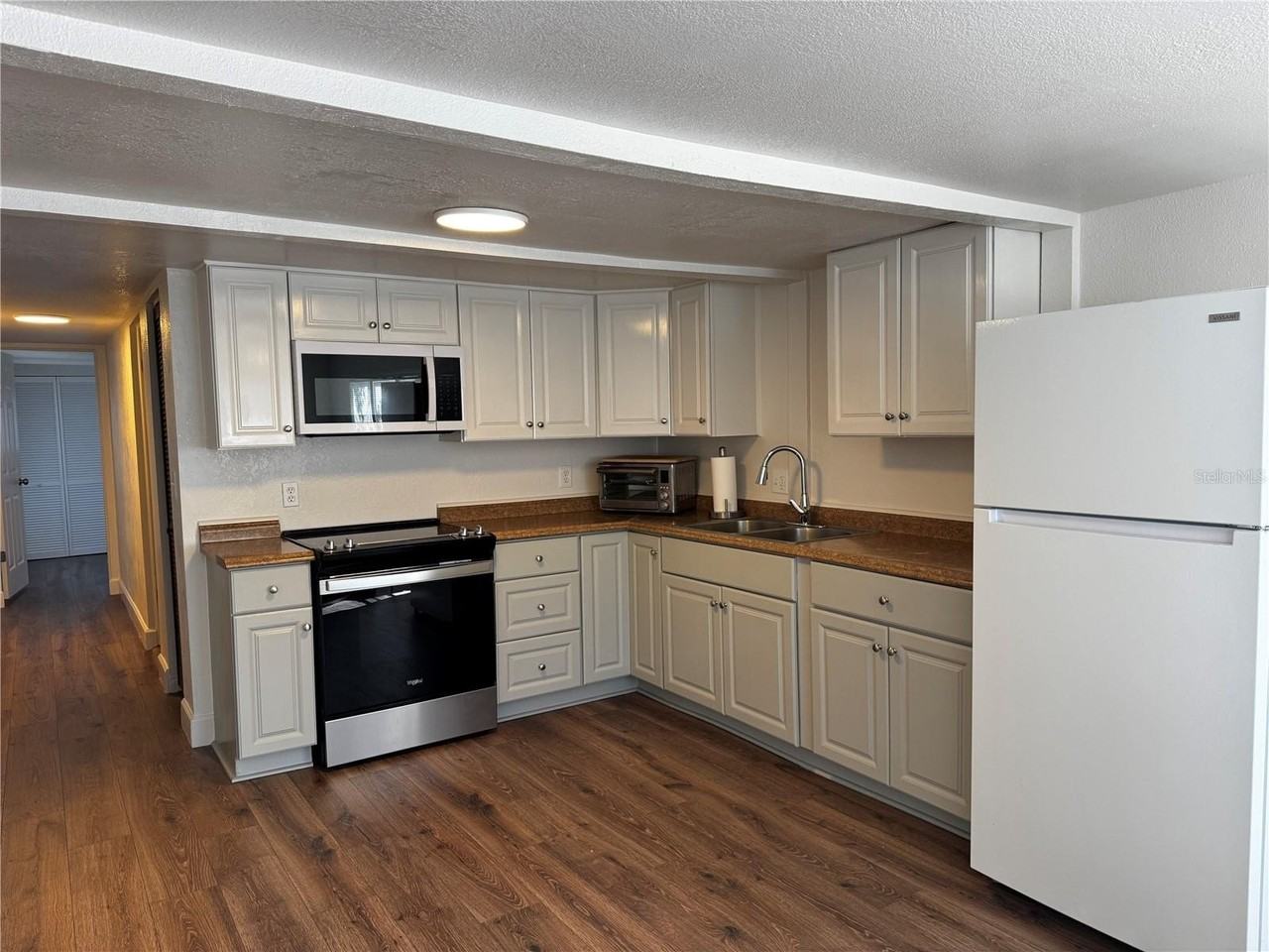 102 Laureti Ln - Photo 2 of 7