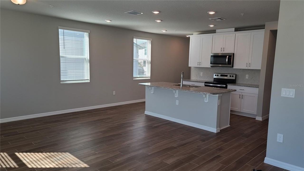 1458 Sage Bush St - Photo 4 of 37