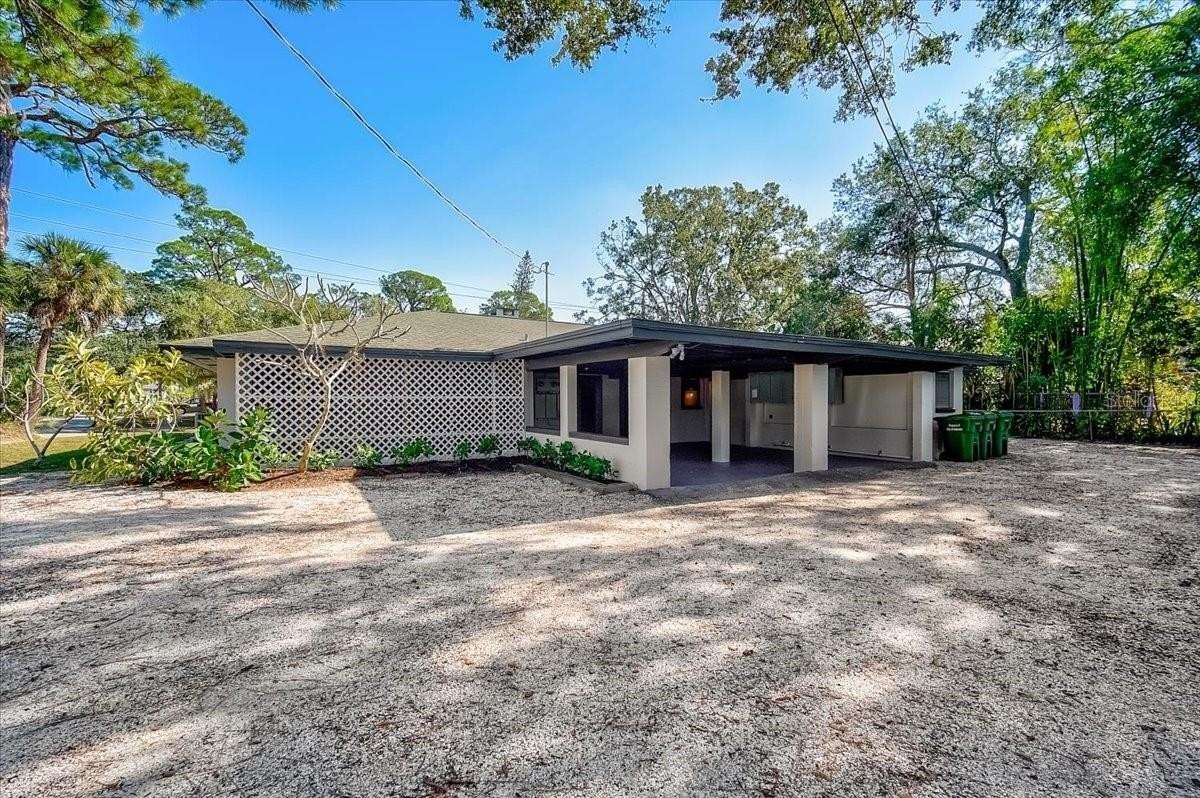 1223 Cocoanut Ave - Photo 4 of 16