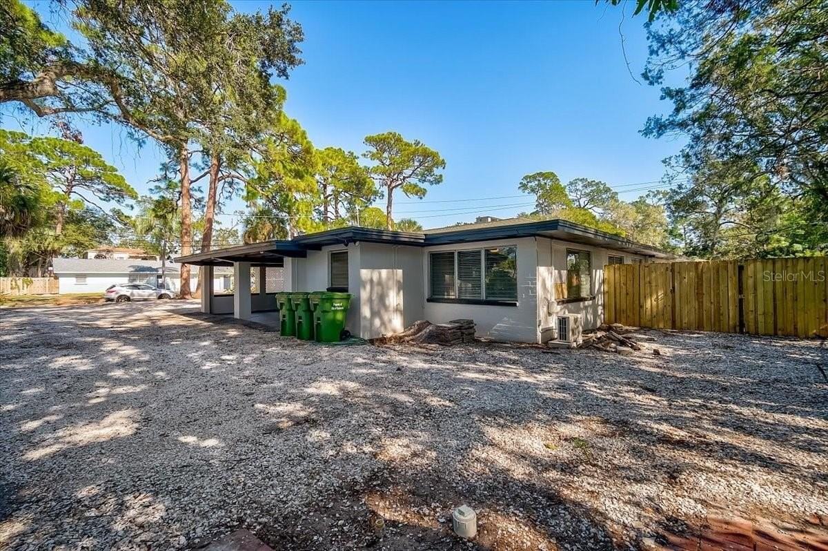 1223 Cocoanut Ave - Photo 5 of 16