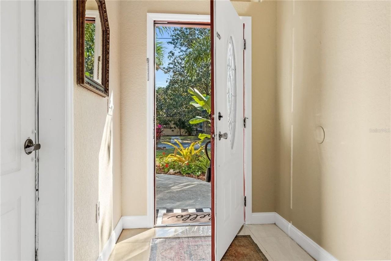 5647 Vermont Ave - Photo 6 of 40