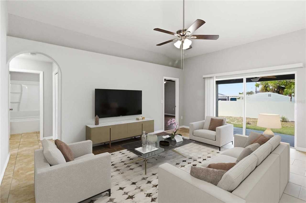 6336 Florida Cir W - Photo 2 of 25