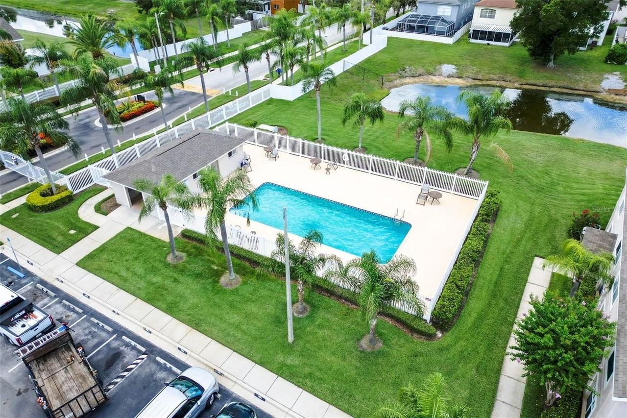 632 Kensington Lake Cir #632 - Photo 4 of 36