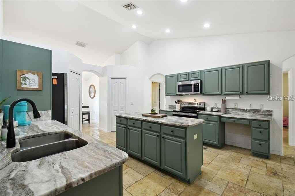 199 Pine St - Photo 6 of 44