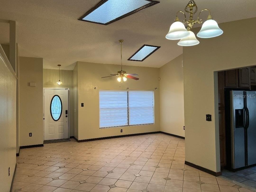 200 Arbor Dr W - Photo 5 of 49