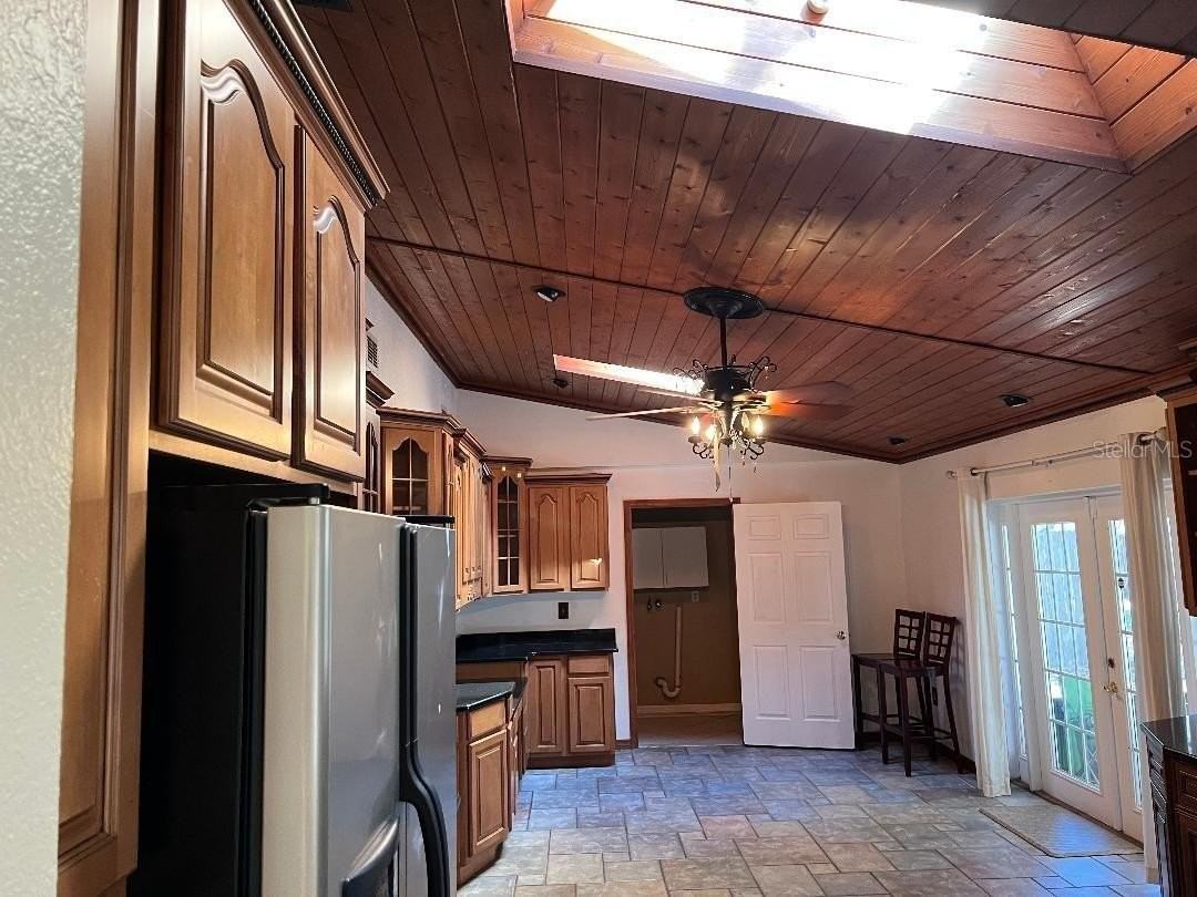 200 Arbor Dr W - Photo 7 of 49