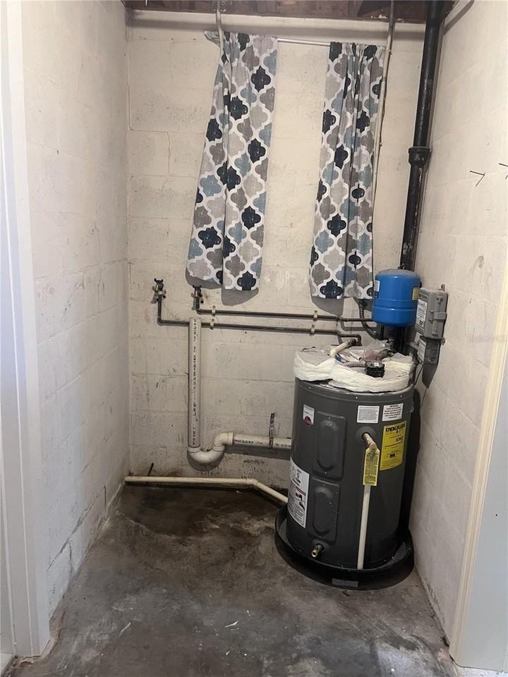 2495 Baywood Dr E - Photo 6 of 14