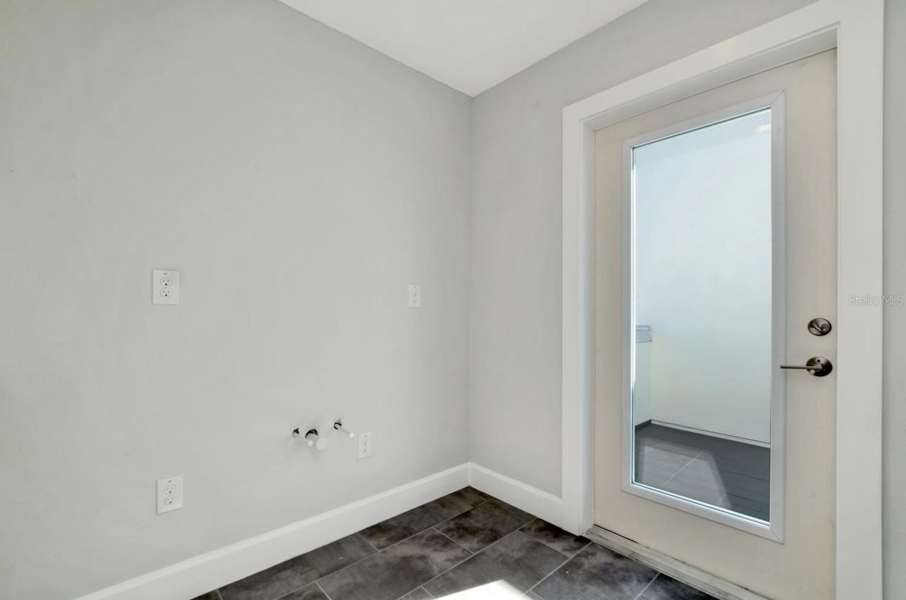 401 N Oregon Ave #7 - Photo 2 of 36