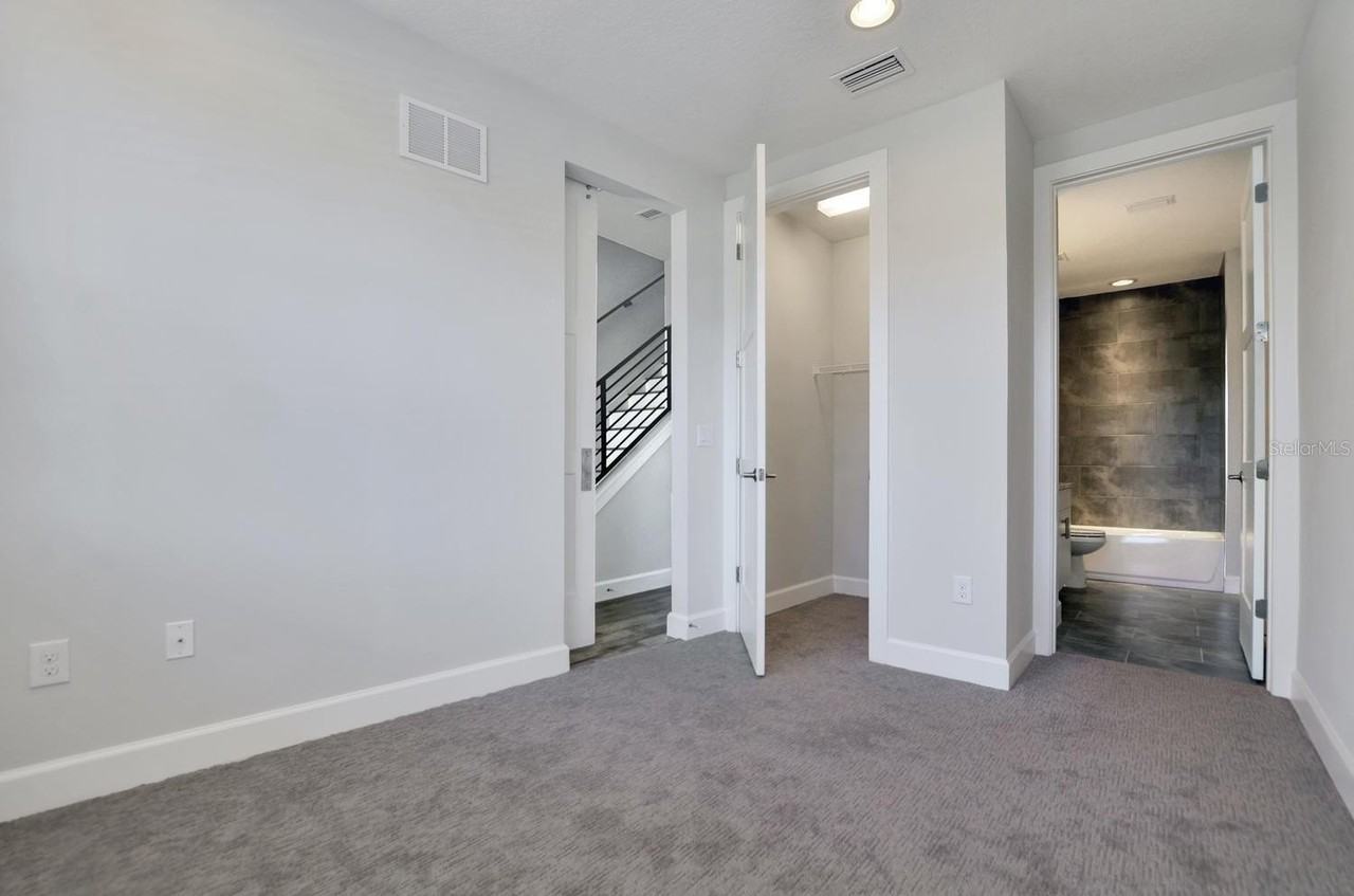 401 N Oregon Ave #7 - Photo 5 of 36