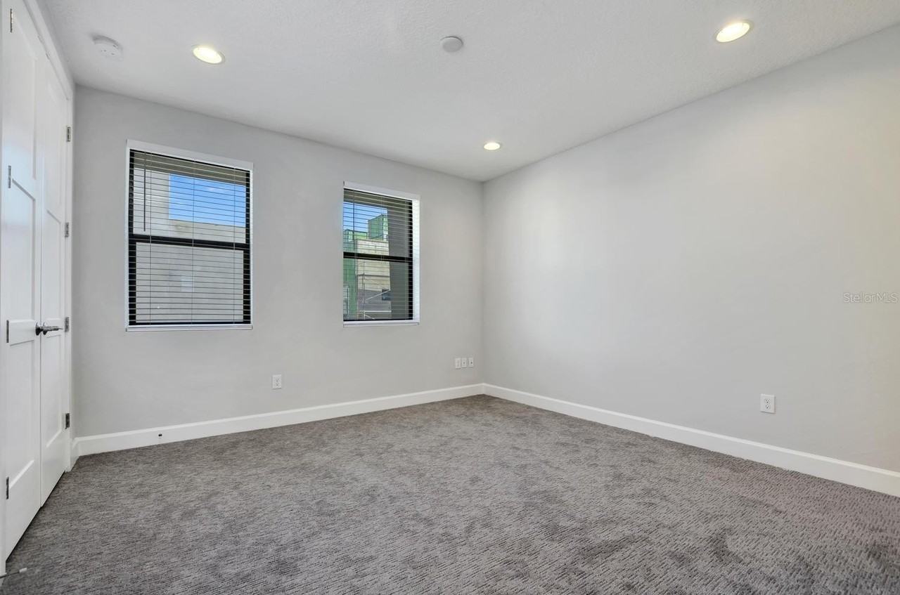 401 N Oregon Ave #7 - Photo 6 of 36