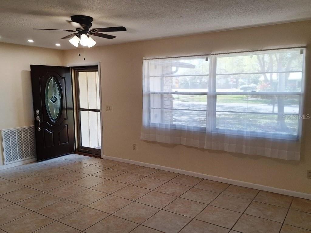 2061 Butternut Cir W - Photo 4 of 28