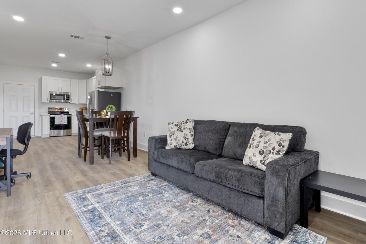 8701 Old Spanish Trl Apt 102 - Photo 7 of 40