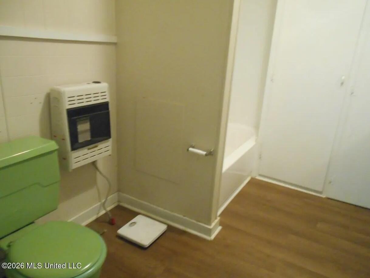 8009 Mccomb-Hville Rd - Photo 3 of 8