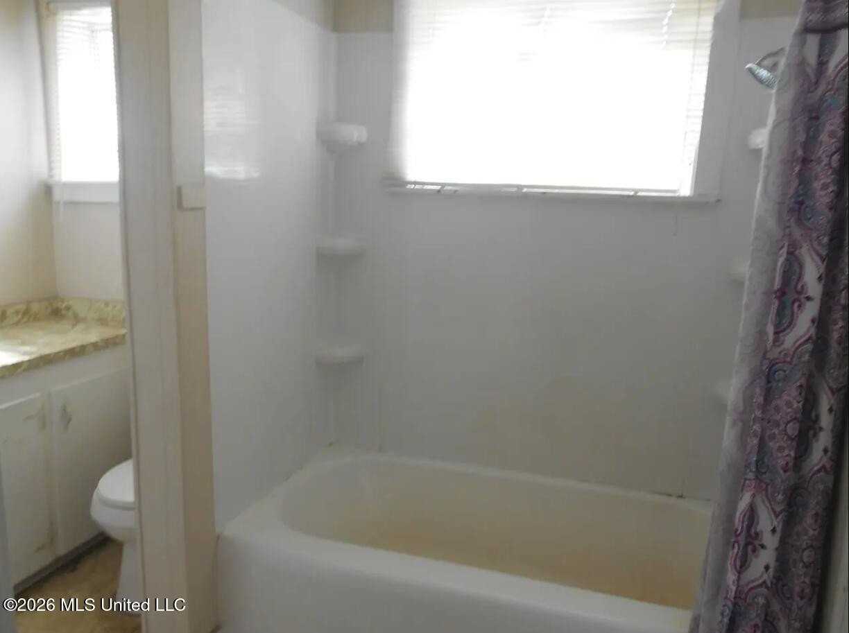 8009 Mccomb-Hville Rd - Photo 5 of 8