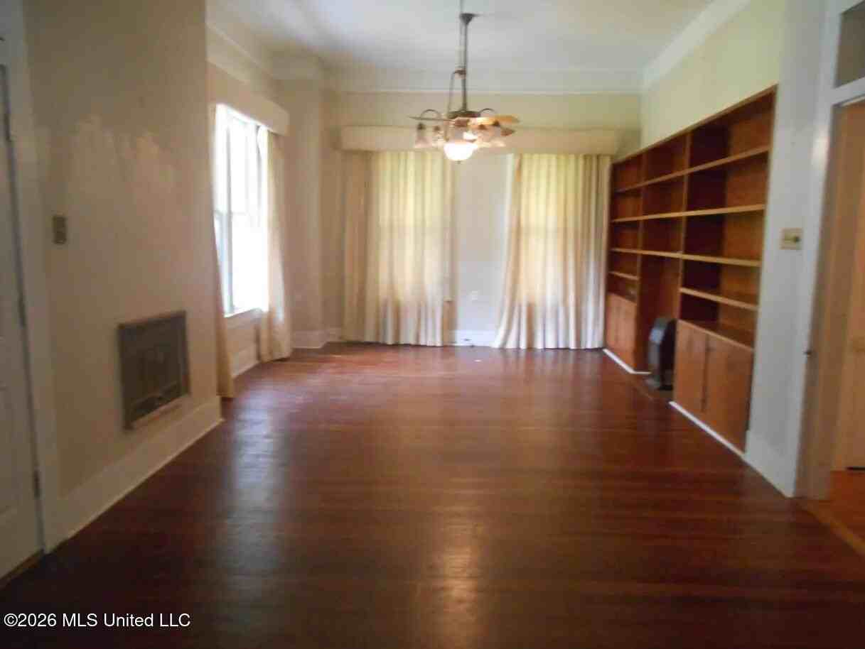 8009 Mccomb-Hville Rd - Photo 6 of 8