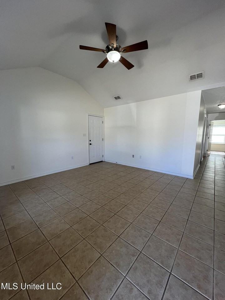 13463 Addison Ave - Photo 2 of 14