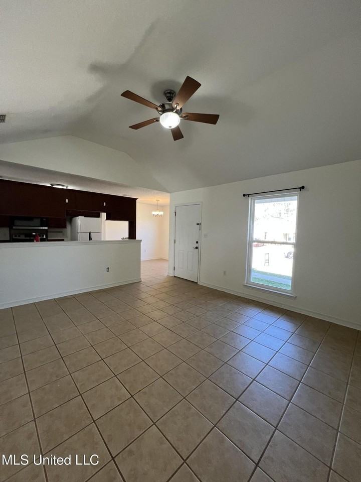 13463 Addison Ave - Photo 3 of 14