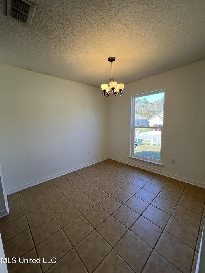 13463 Addison Ave - Photo 4 of 14