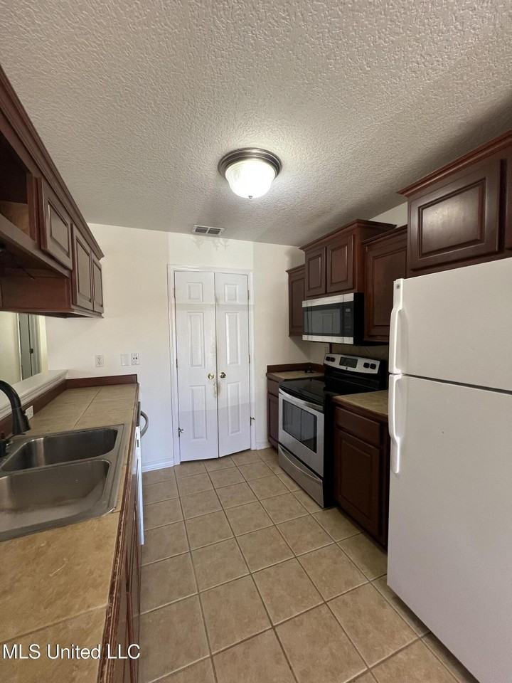 13463 Addison Ave - Photo 5 of 14