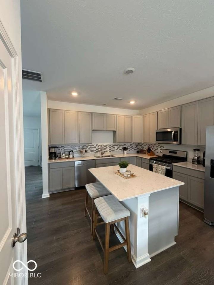 6301 Rhinecliff Dr - Photo 3 of 16