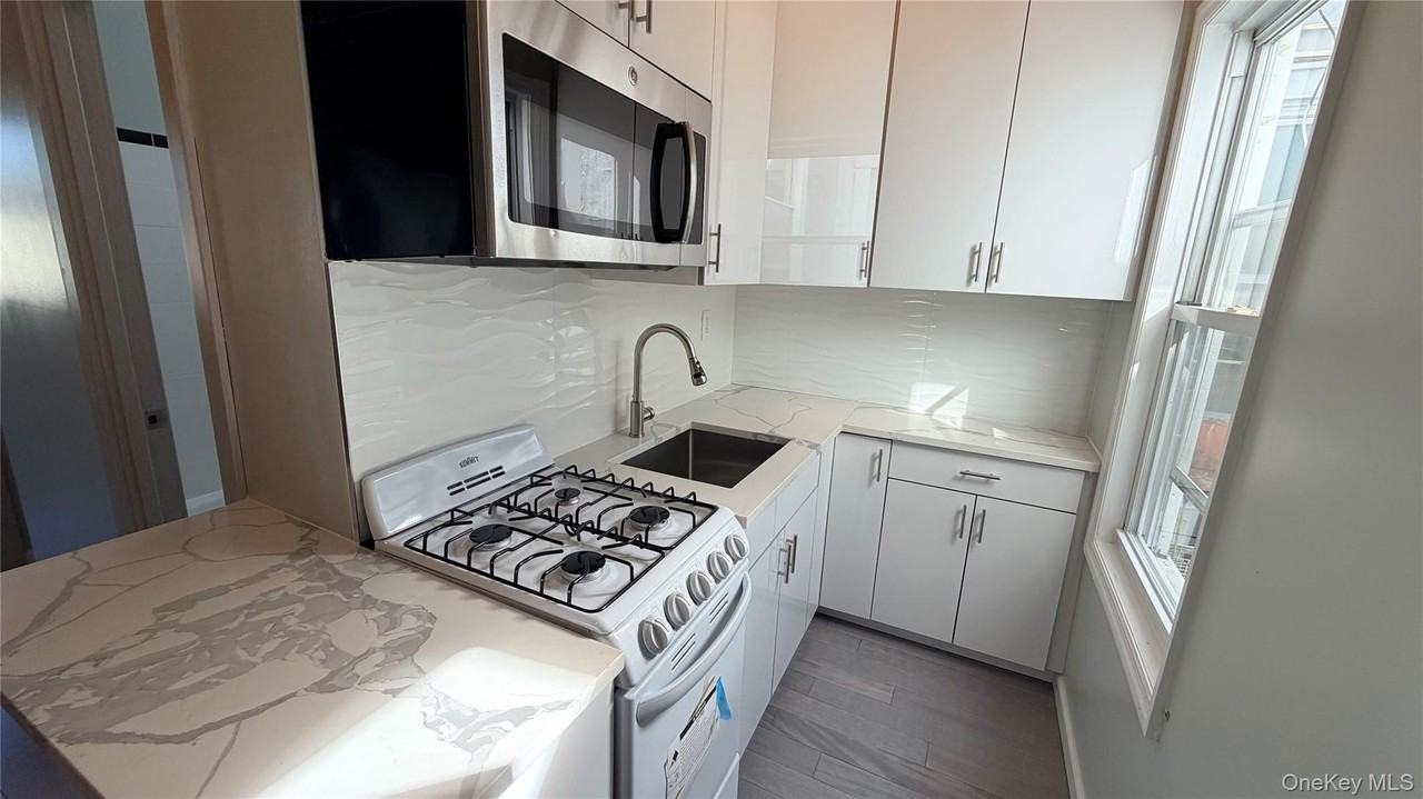 9716 Metropolitan Ave Unit 2f - Photo 3 of 10