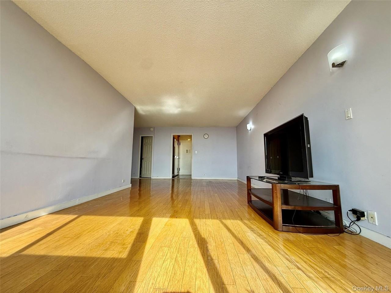15038 Union Tpke Apt 10l - Photo 2 of 18