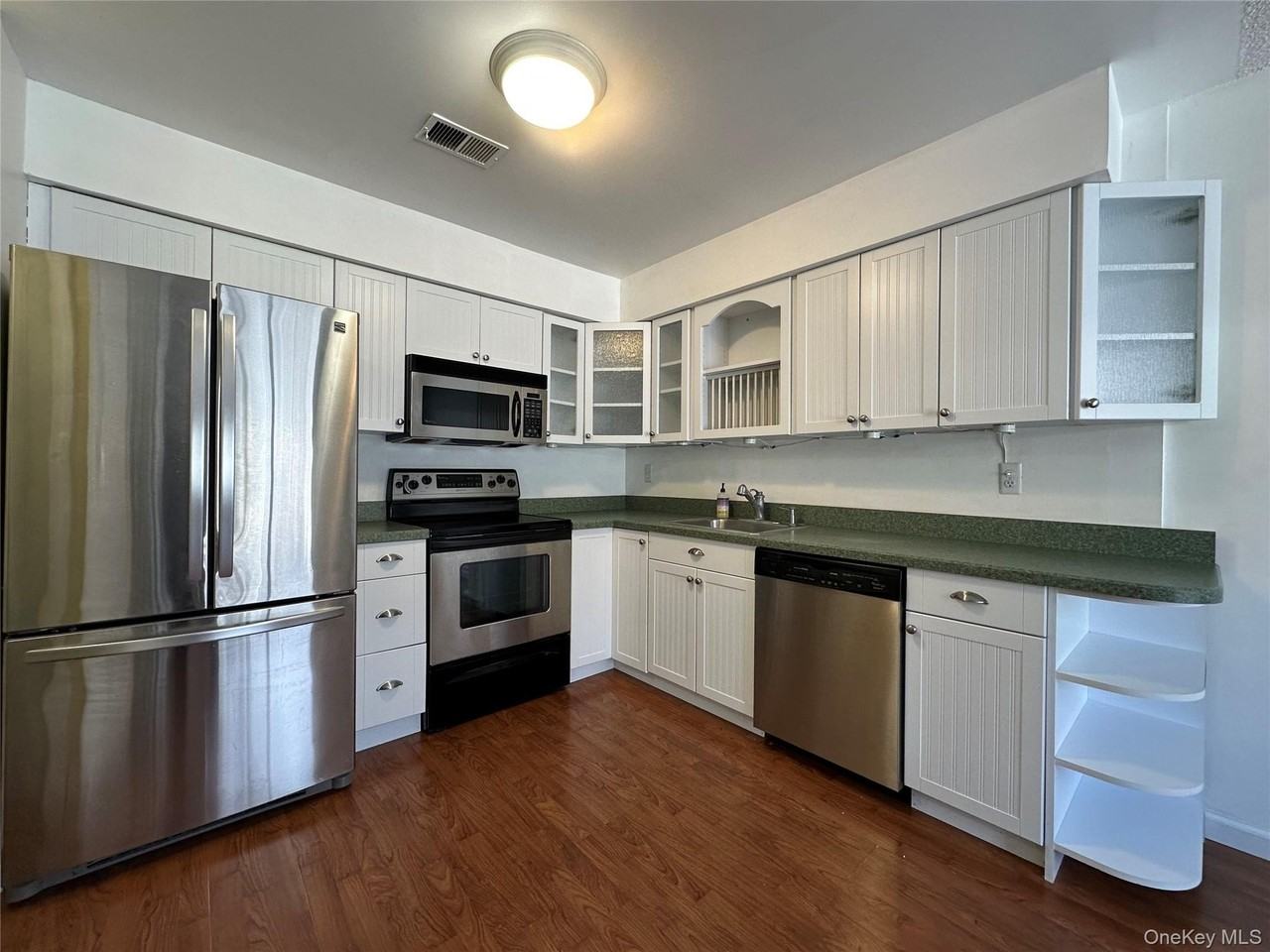 223 Springmeadow Dr Unit E - Photo 2 of 15