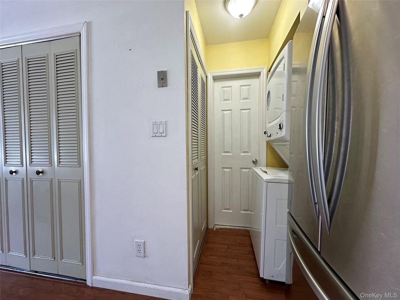 223 Springmeadow Dr Unit E - Photo 6 of 15