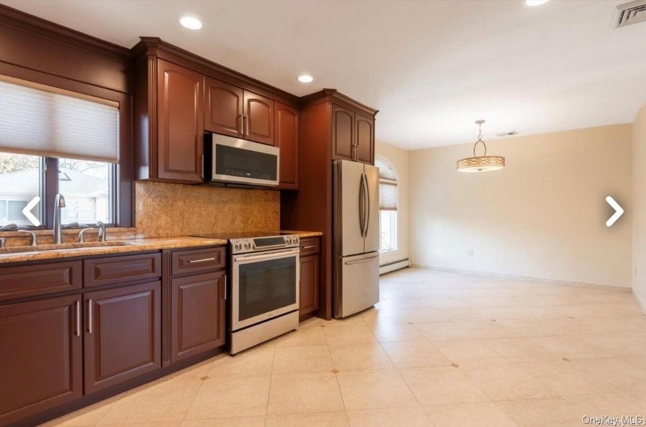 171 Roslyn Rd - Photo 3 of 12