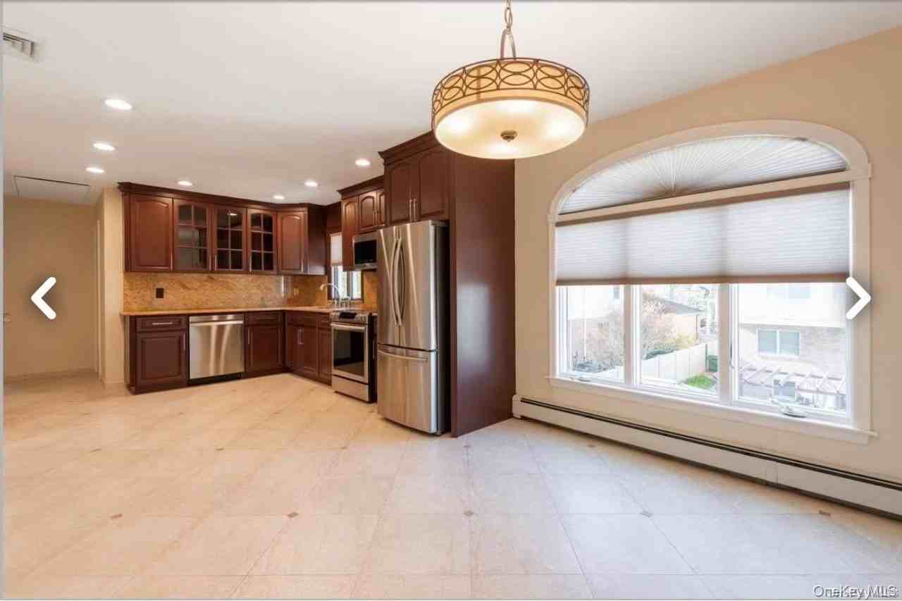 171 Roslyn Rd - Photo 4 of 12