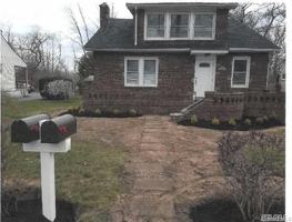 featured image of 26 W Pine St