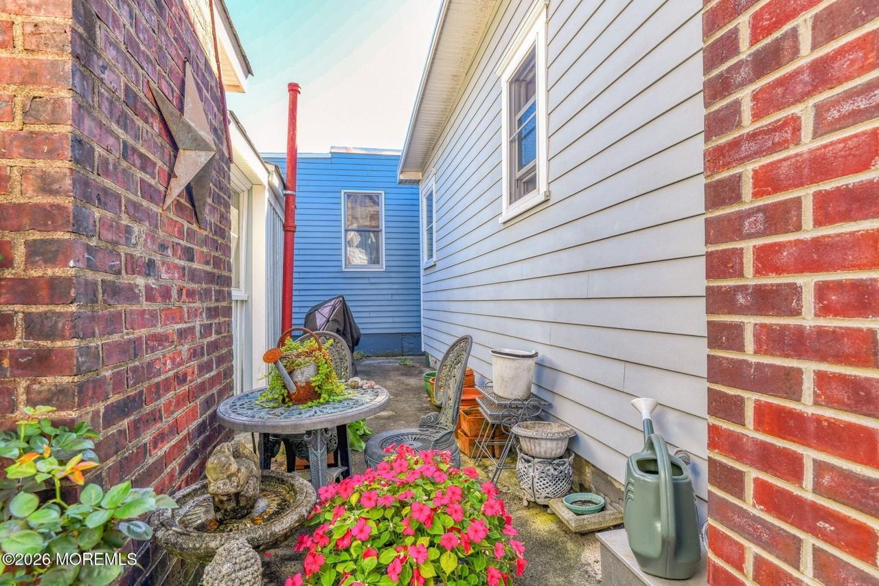 78 New York Ave - Photo 4 of 21