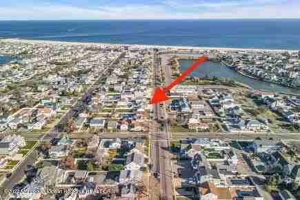 211 Arnold Ave - Photo 7 of 32