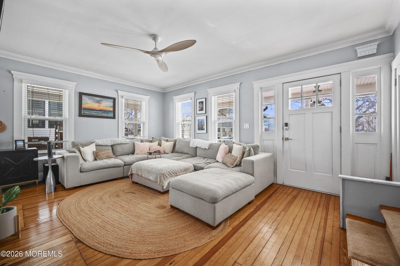 214 Brinley Ave - Photo 4 of 27