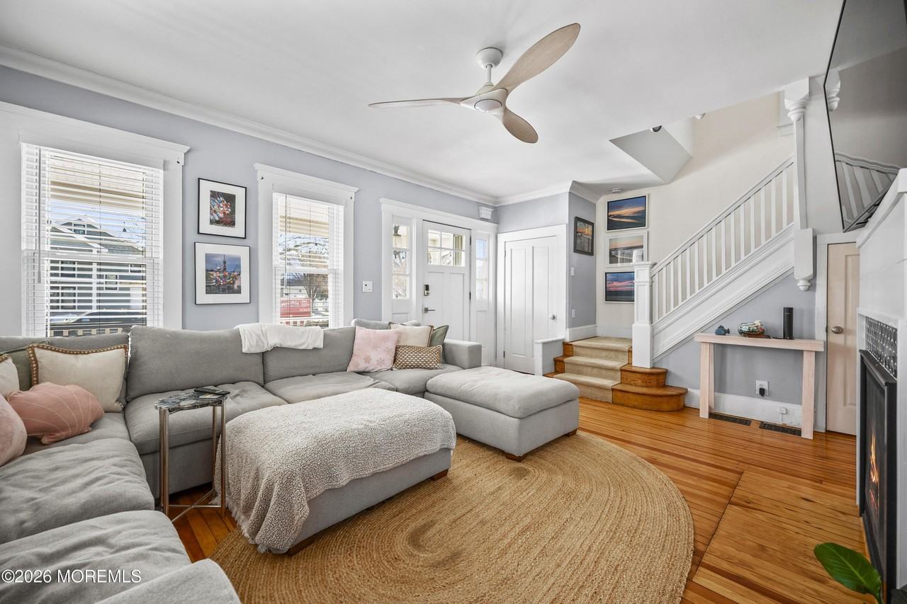 214 Brinley Ave - Photo 5 of 27